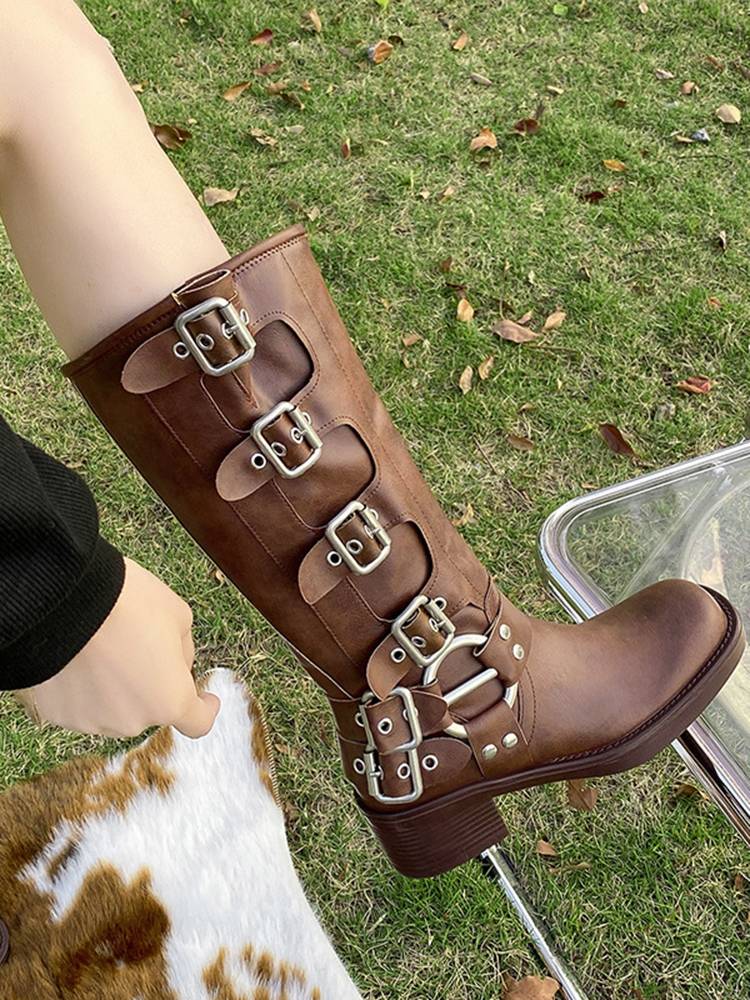 West Cowboy Boots, Xinjiang Tibet Tour, on Martin Bootsgawa West Savannah, to take pictures of old-fashioned boots