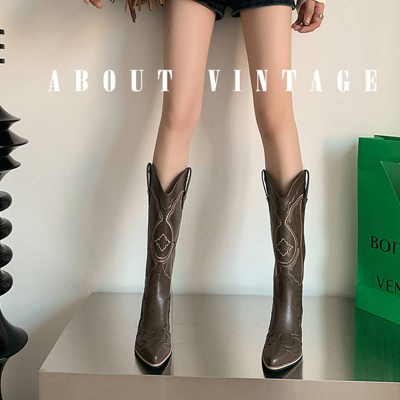 Leather French V -mouth white embroidery Western denim boots in the grassland Sichuan Xinjiang, wearing high -tech boots women