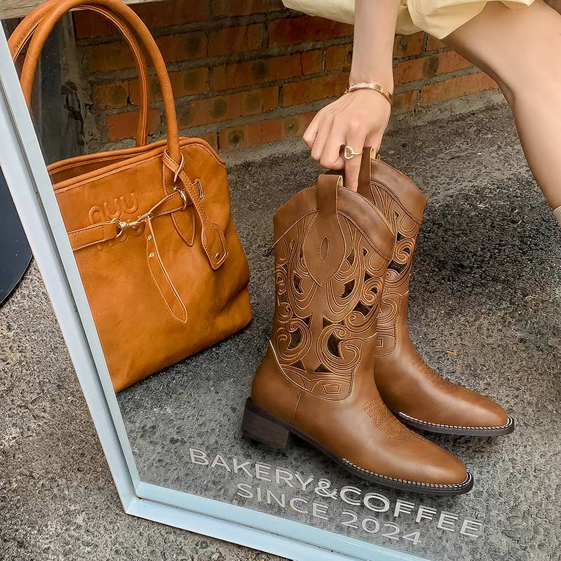 3.5cm leather embroidery carved western boots female hollow retro -ventilation British style V mouth short boots