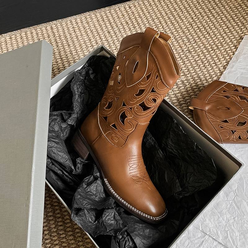 3.5cm leather embroidery carved western boots female hollow retro -ventilation British style V mouth short boots