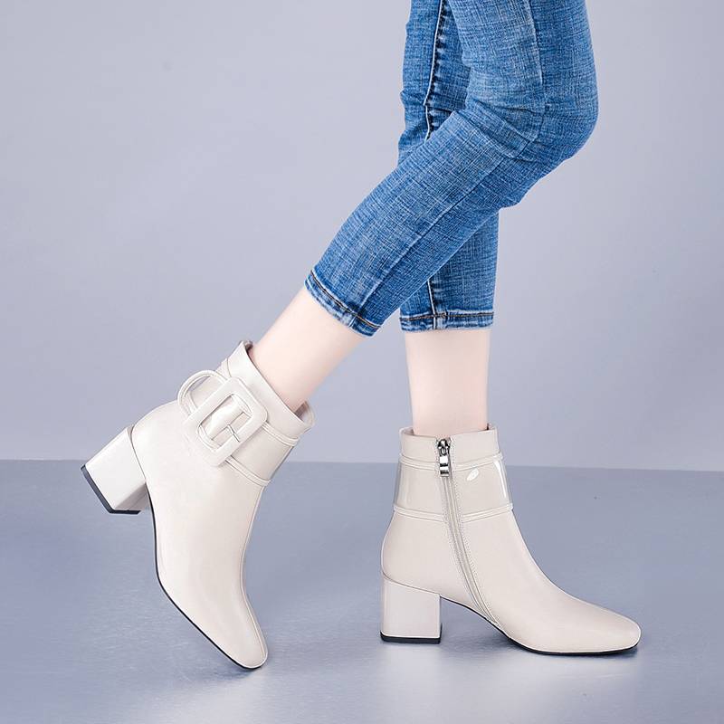 Fang head thick heel short boots female 2022 winter new velvet short boots 33 yards white leather spring and autumn single boots