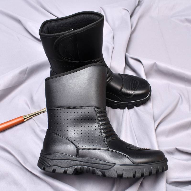 Ride the boot and wind-proof bike, cowboy boots and shorts for the boys