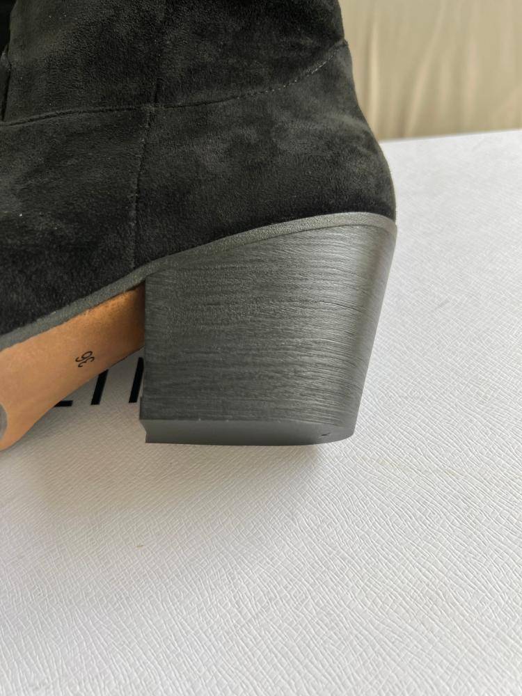 Song Xixi 2024 new European and American hot girl boots, super large pile pile boots, thick heel high -heeled and thin knight boots