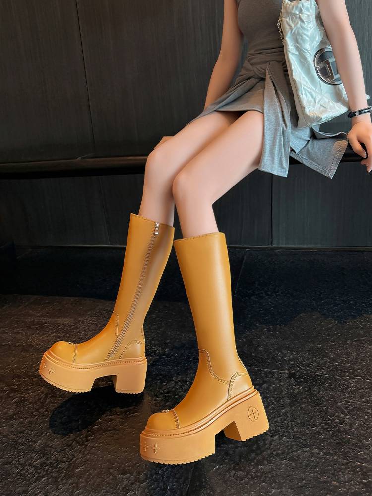 Yang Yuzhuo the same wild horse boots female 2024 autumn and winter new cross flower thick bottom Martin boots rhubarb boots locomotive boots