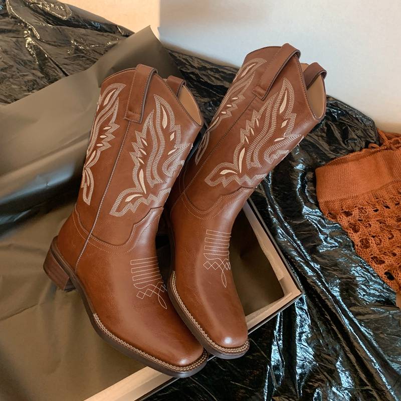 Take you!Star -style western denim boots V -port embroidered sleeve knight boots retro mid -tube square -headed horse boots