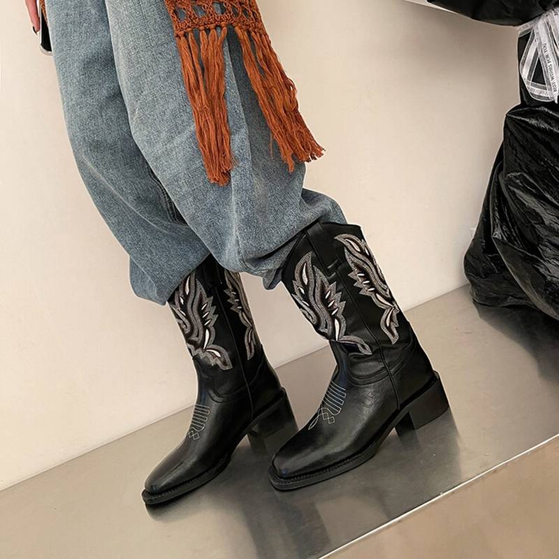 Take you!Star -style western denim boots V -port embroidered sleeve knight boots retro mid -tube square -headed horse boots