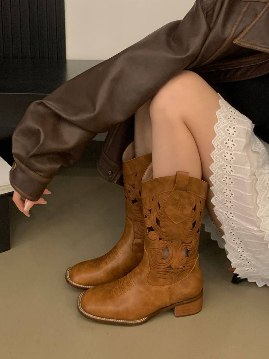 Cowhide version ~ Retro embroidery hollow western denim boots square boots in the head of brown boots, crude heel rider boots in women