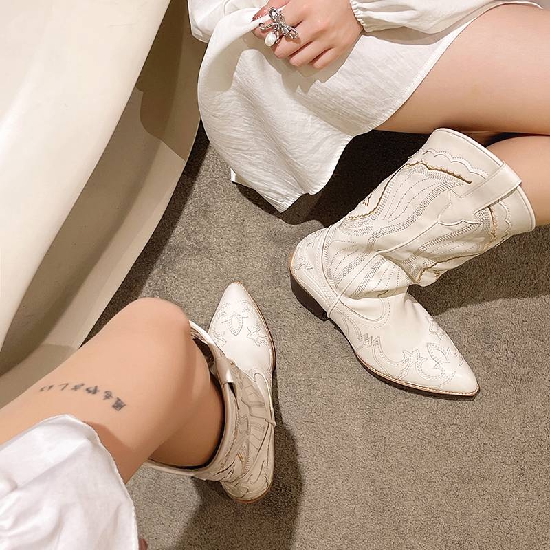 Xinjiang traveling boots European and American mouth embroidery, but knee western denim boots 2024 new high -heeled reciprocating
