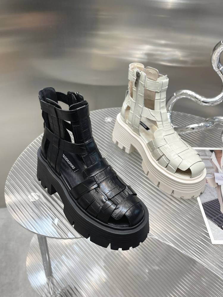 Retro Roman boots female 2024 European station summer new leather pine cake thick Martin boots hollow boots