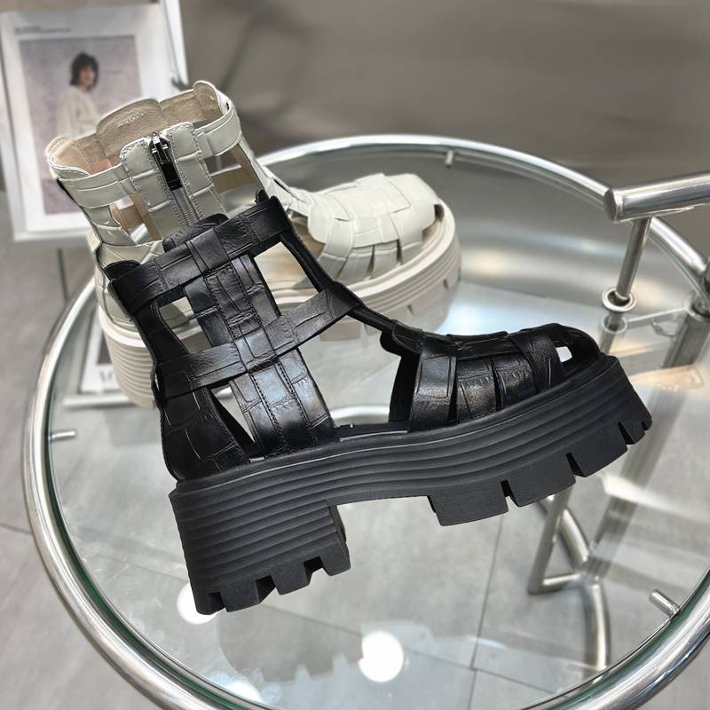 Rock-grained oxen shoes