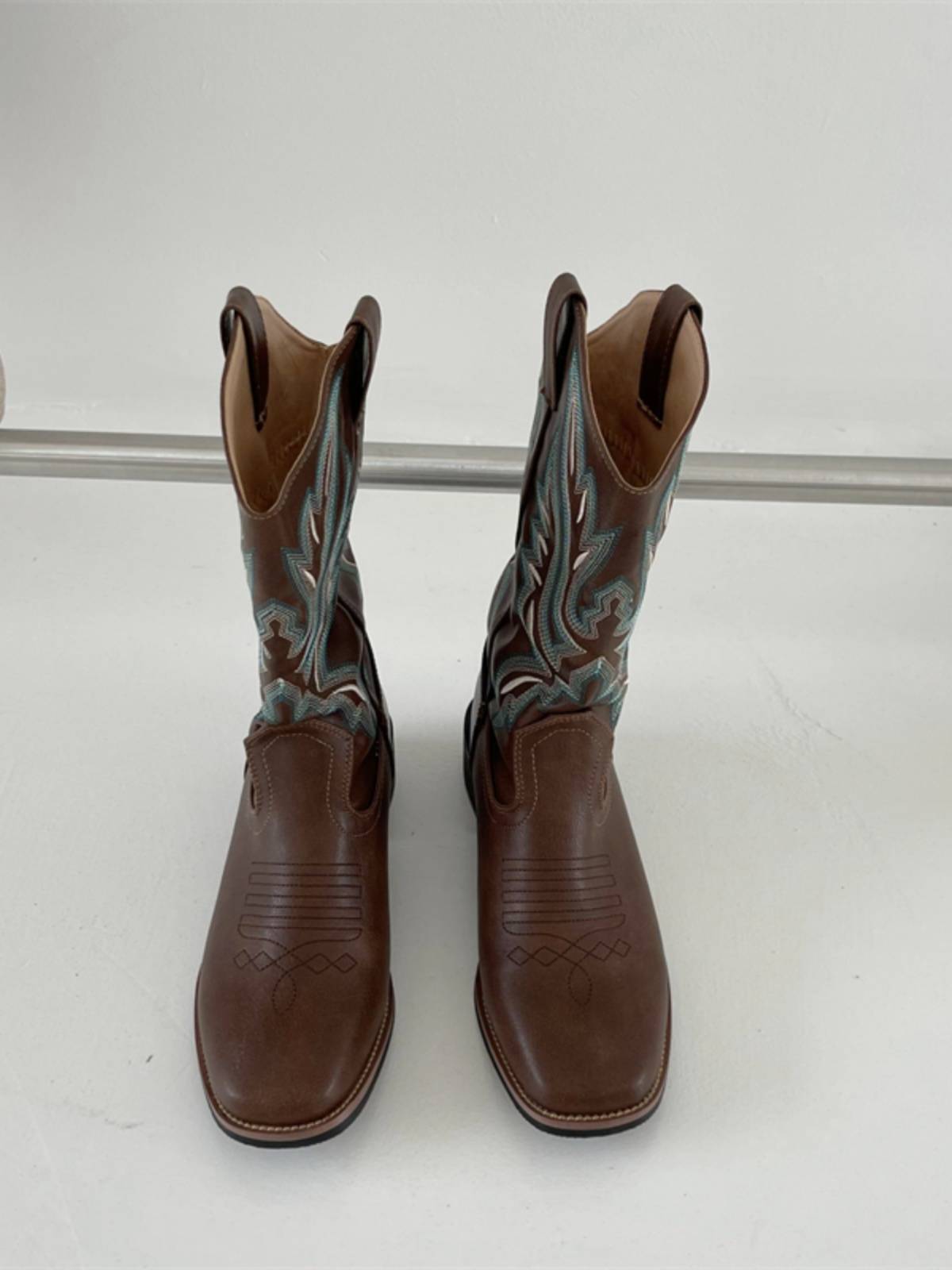 European and American coarse hee -western denim boots female summer V -port embroidered sleeve Martin boots thin retro mid -barrier knight short boots