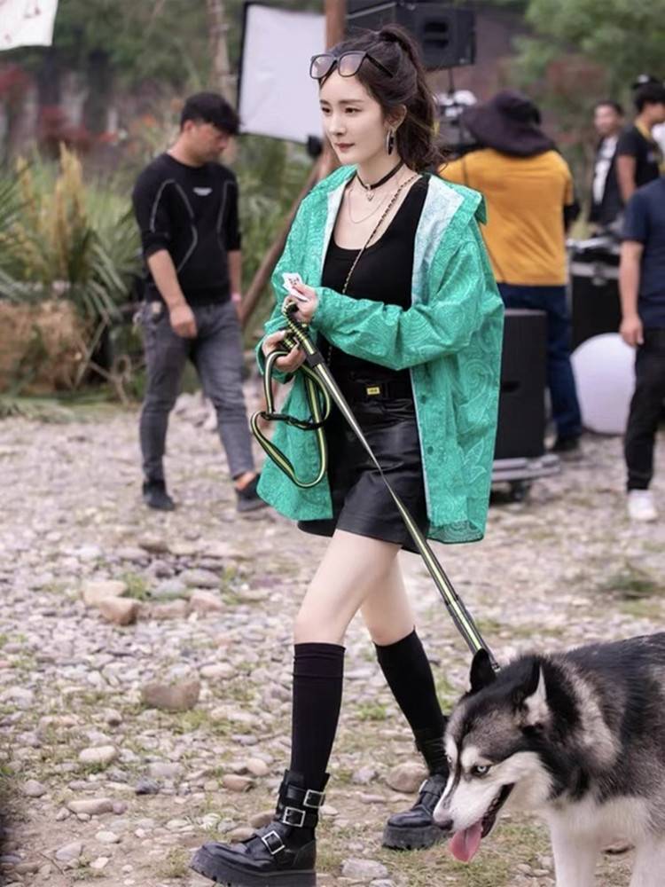Wang Xinling Yang Mi, the same loose cake thick bottom hollow cold boots, female leather motorcycle Martin boots, thick heels, thin boots tide