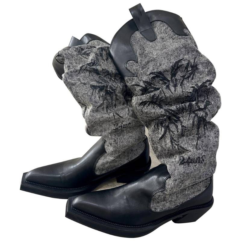 Black and gray cowboy rags with sharp boots and high western cowboy boots