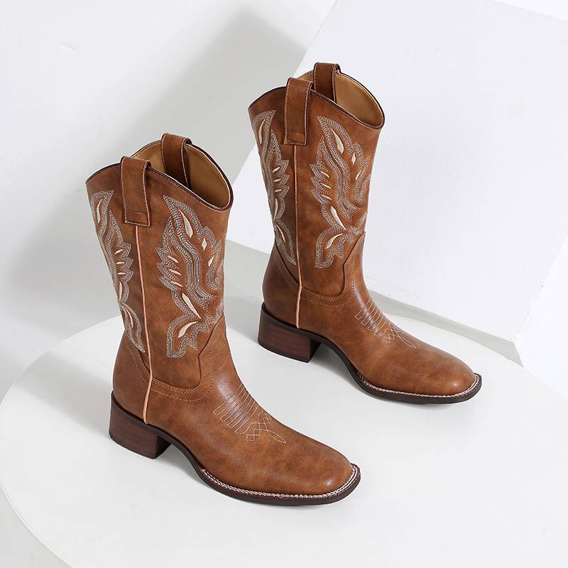 He Sui Same Western denim boots female V mouth embroidered brown horse boots in the middle of Martin boots