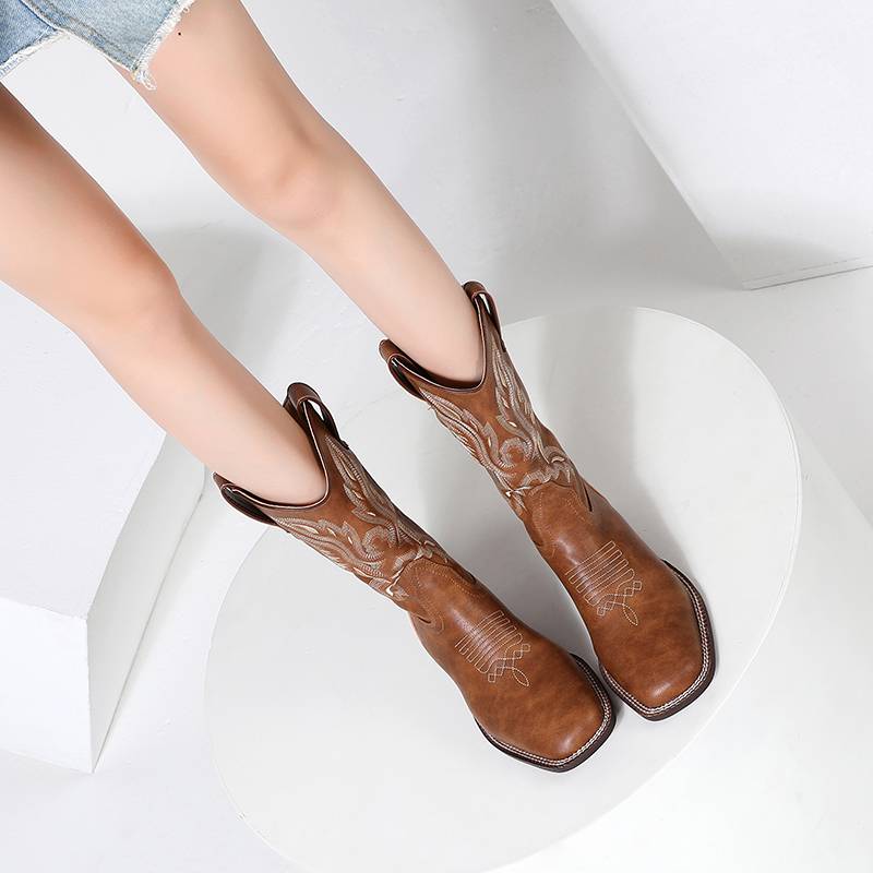 He Sui Same Western denim boots female V mouth embroidered brown horse boots in the middle of Martin boots