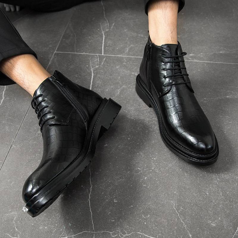Martin Bootsman's new Autumn Leather Business is putting up short boots for the Han version of the Young-Lun