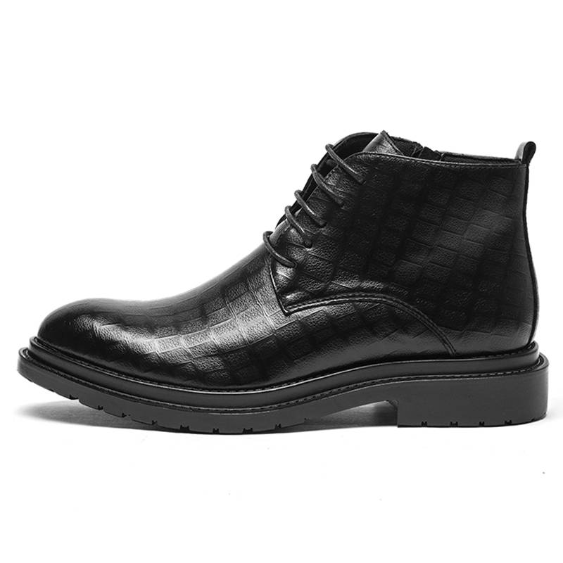 Martin Bootsman's new Autumn Leather Business is putting up short boots for the Han version of the Young-Lun
