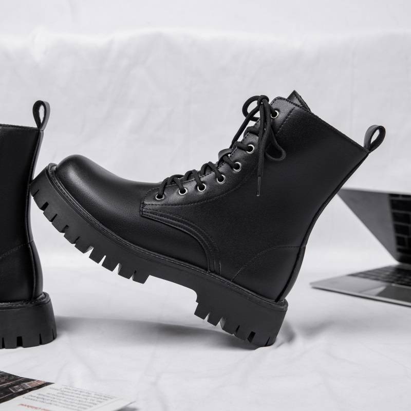 Martin's Boots Men's 8-cong-la-la chain