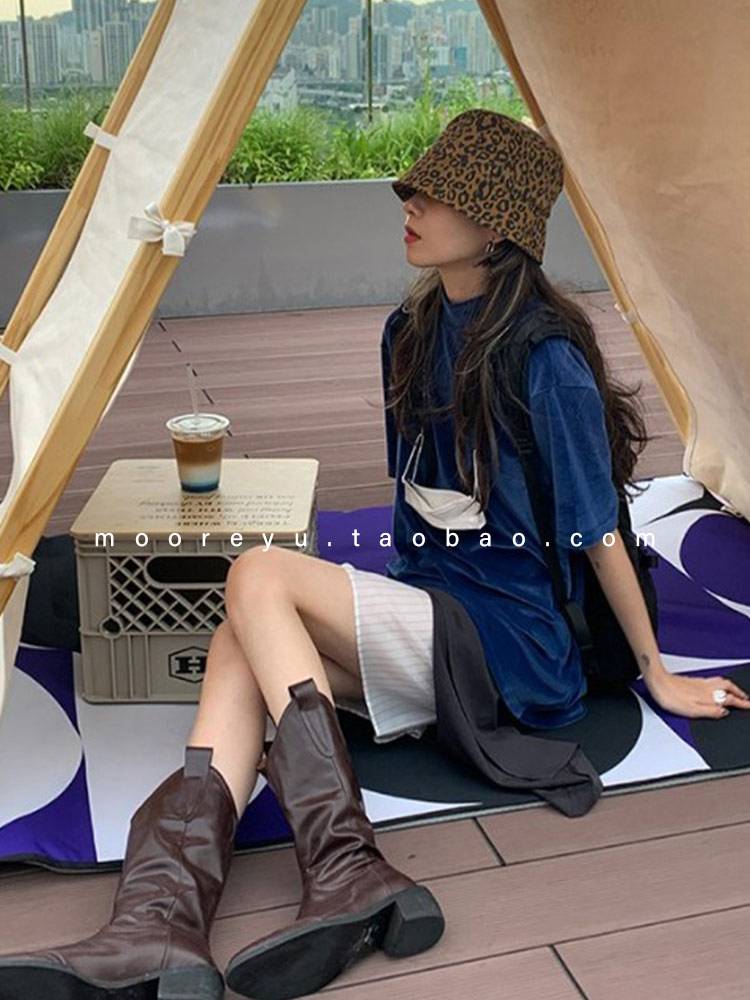 SOUTH KOREA'S EAST GATE RETROSPECT, WESTERN COWBOY BOOTS GIRL V, 2024 WITH A THIN BOOT SURGE