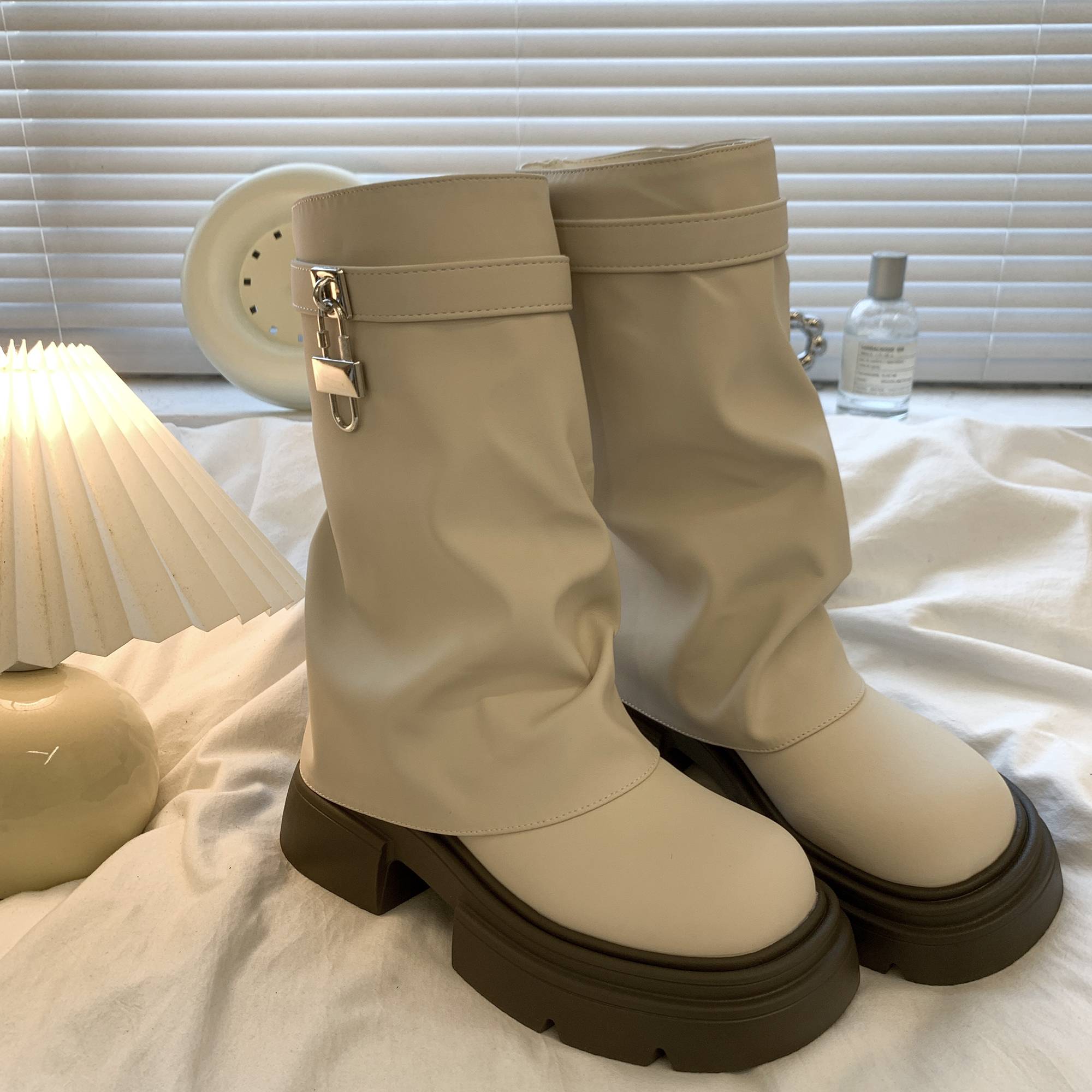 Small retro British wind thick bottom thick and thick hee Martin boots female 2024 autumn new model thin explosive pants tube boots