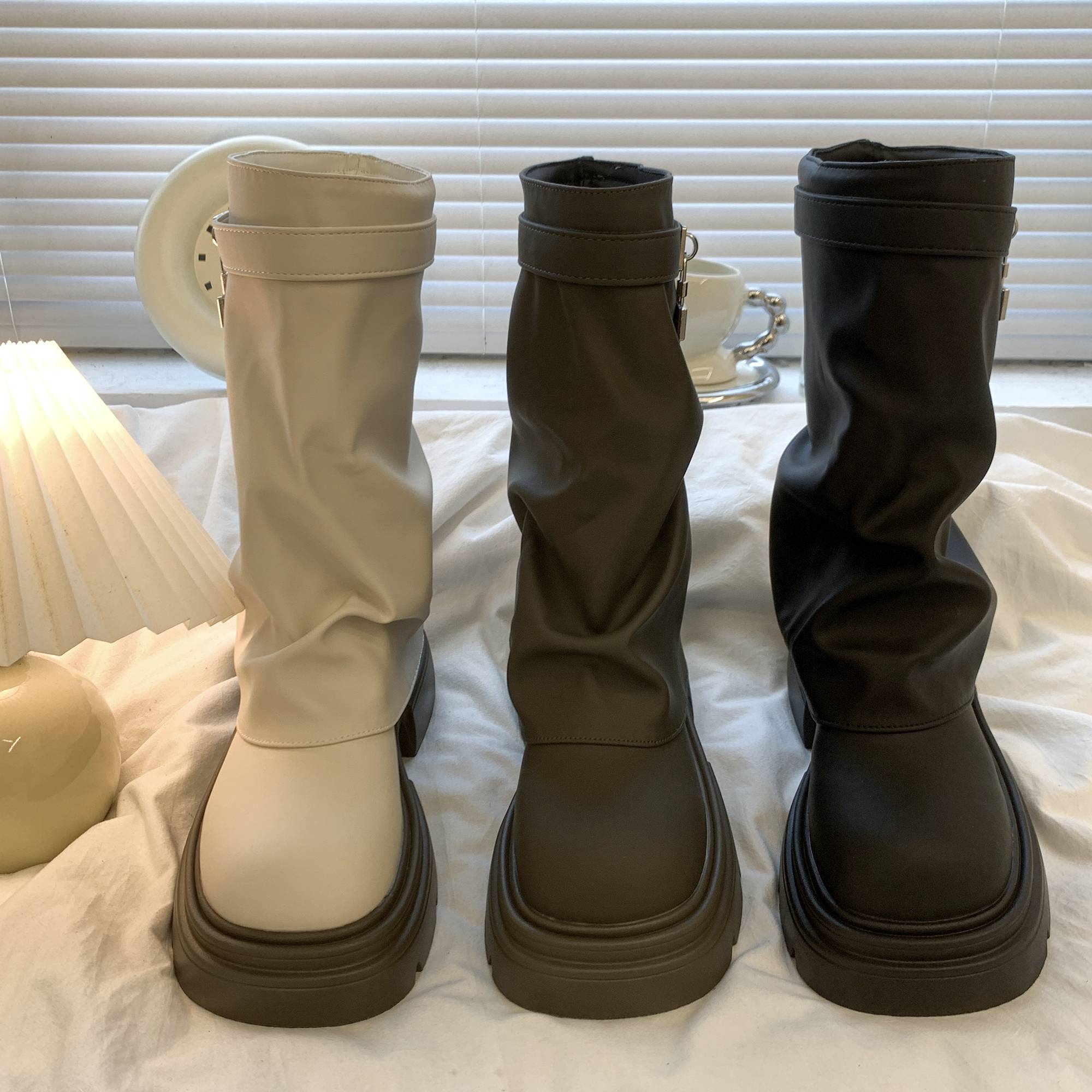 Small retro British wind thick bottom thick and thick hee Martin boots female 2024 autumn new model thin explosive pants tube boots