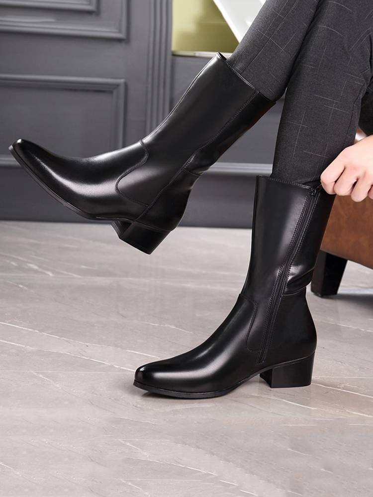 Martin Boots Man with velvet boots and tall boots with high boots and high boots