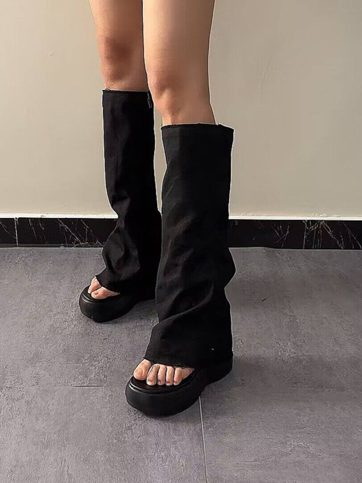 Invisibility 10 centimeters taller, small roman pairs of sandals, and long boots in summer