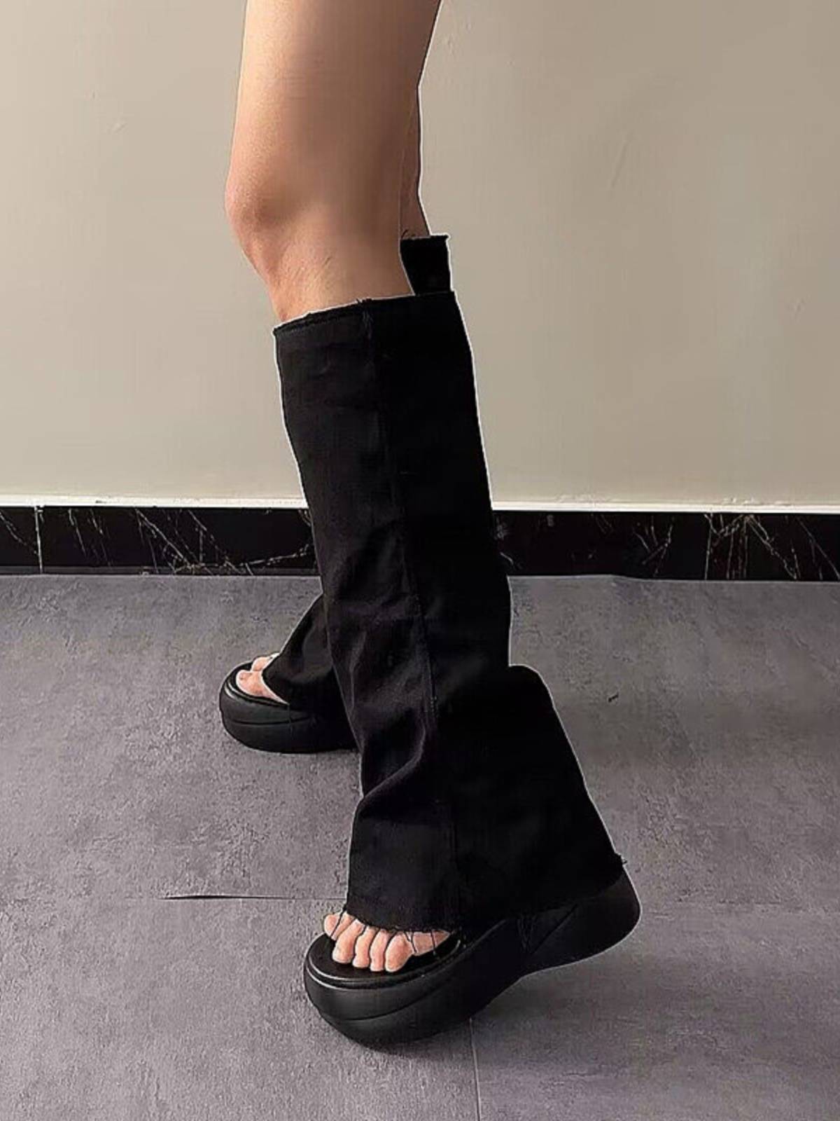 Invisibility 10 centimeters taller, small roman pairs of sandals, and long boots in summer