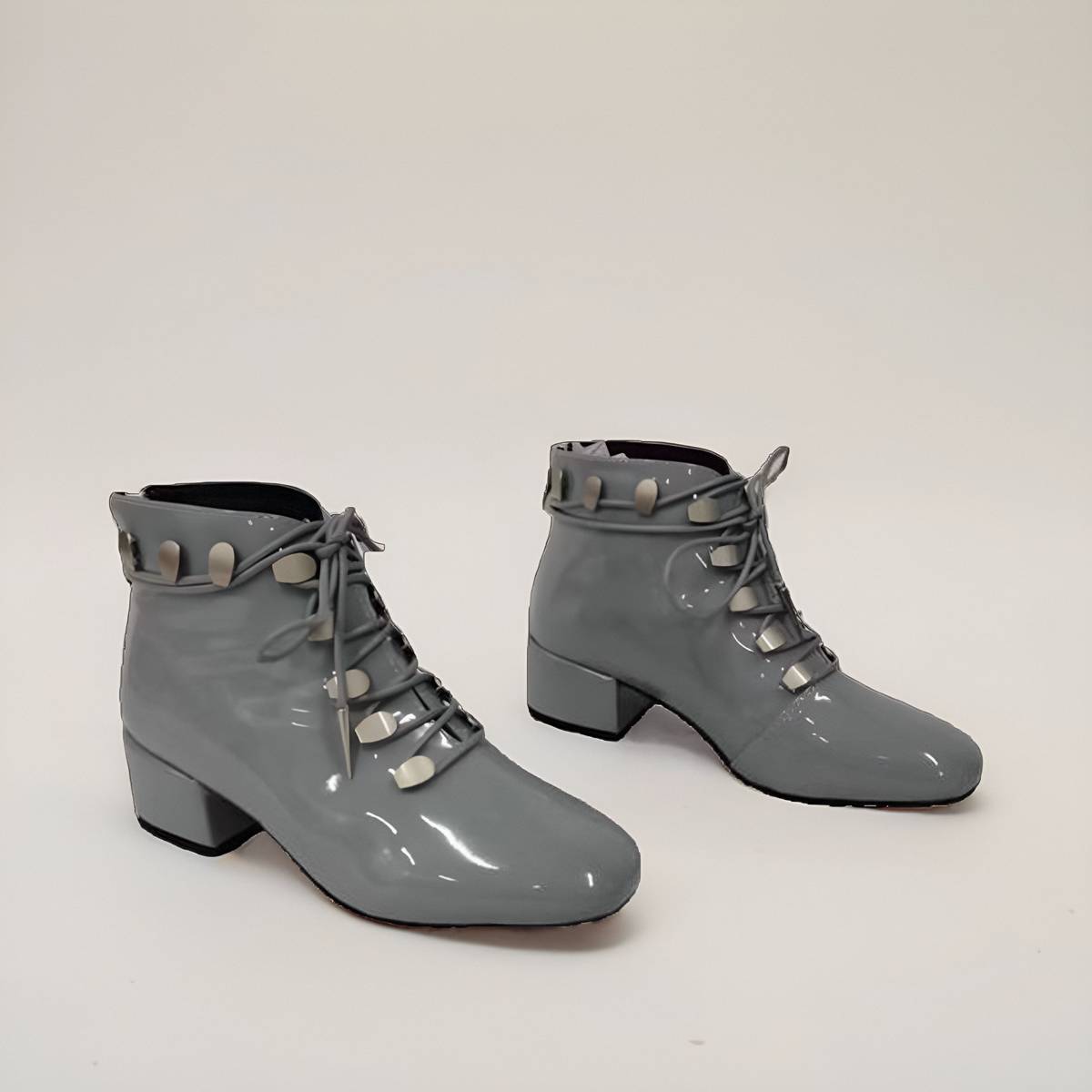 GOLD AND SILVER COATS AND MARTIN BOOTS SHOW MODELS SMALL SIZES, LITTLE BLACK BOOTS AND ANKLES