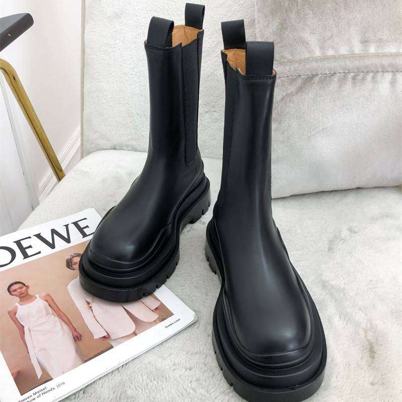 Black bottom (8 inches in the middle)