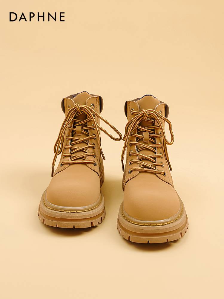 Daphne's big yellow boots, martin's short boots, and she's got 2024 new Western cowboy out-of-house shoes for the summer