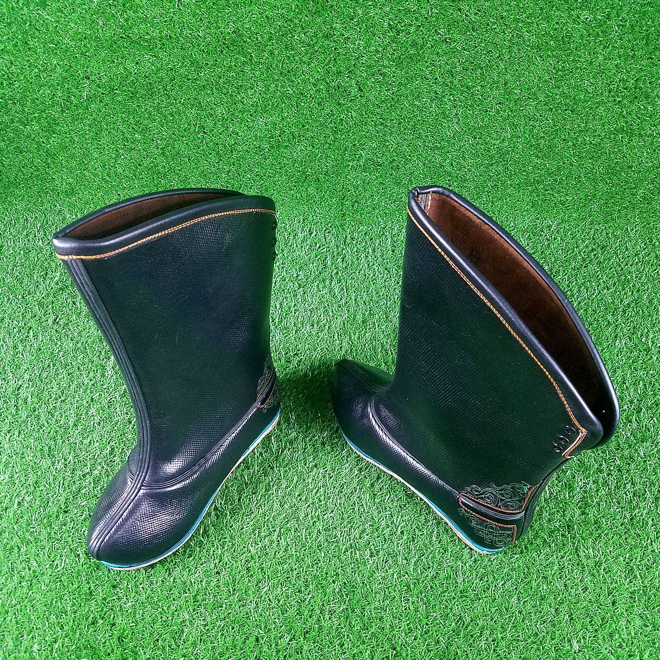 The Mongol boot of the hawk's original