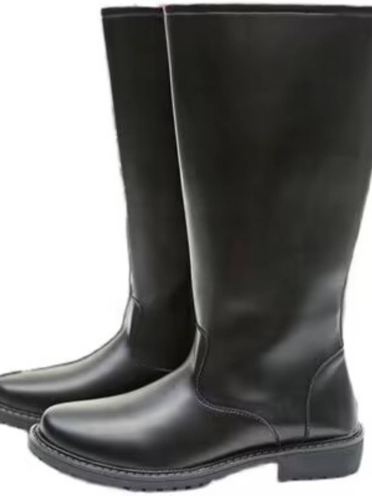 The parader's boots, the horse boots, the man and the woman are playing the boot-up flag-handler, the captain's boots, the Mongol boots
