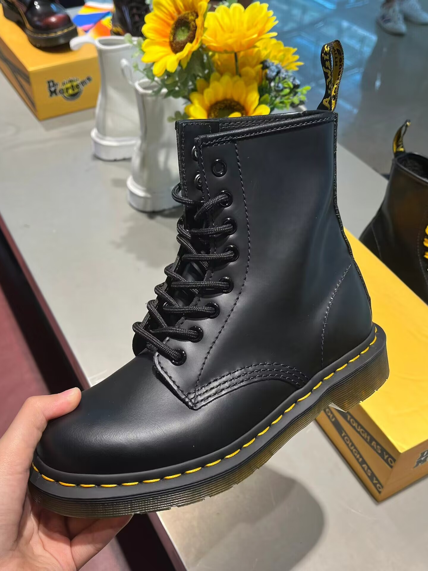 Hong Kong directly mails Dr Martens Martin's boots, 1460 gilded soft skin, classic eight-holed hard-skin-skin shoes