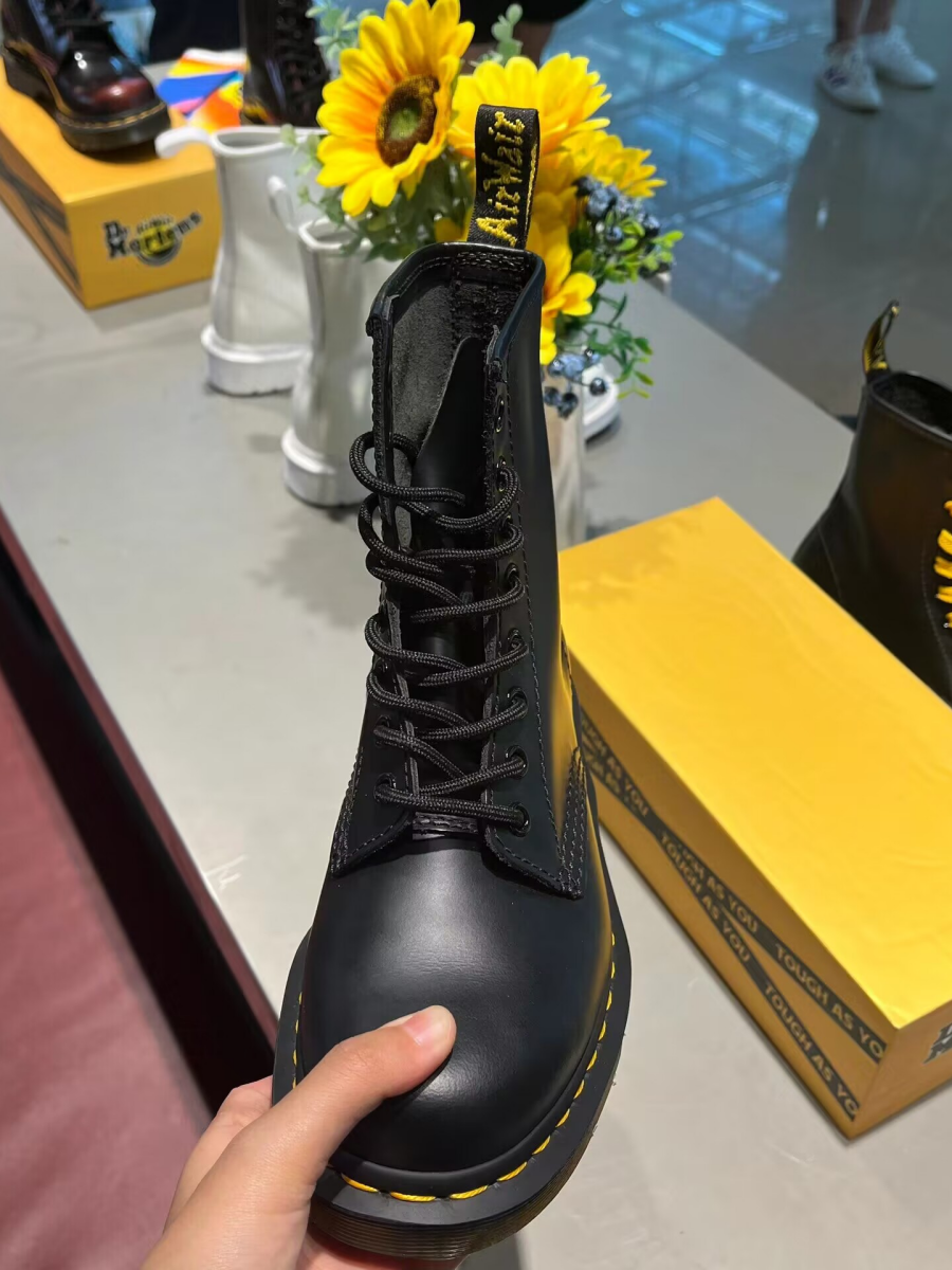 Hong Kong directly mails Dr Martens Martin's boots, 1460 gilded soft skin, classic eight-holed hard-skin-skin shoes