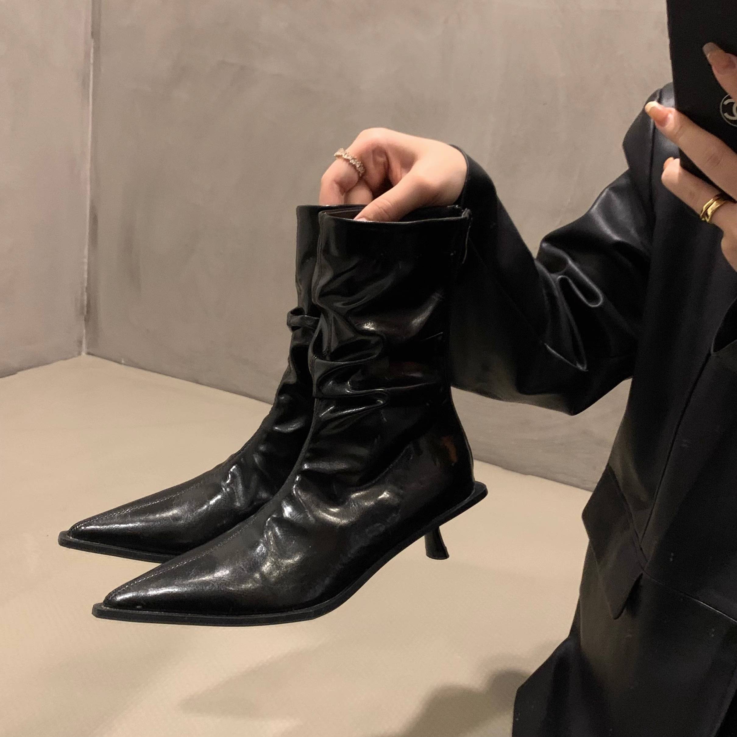 Hong Kong's French-style high-tempered, skinny, short-footed, 2024 spring-spill with Martin's boots