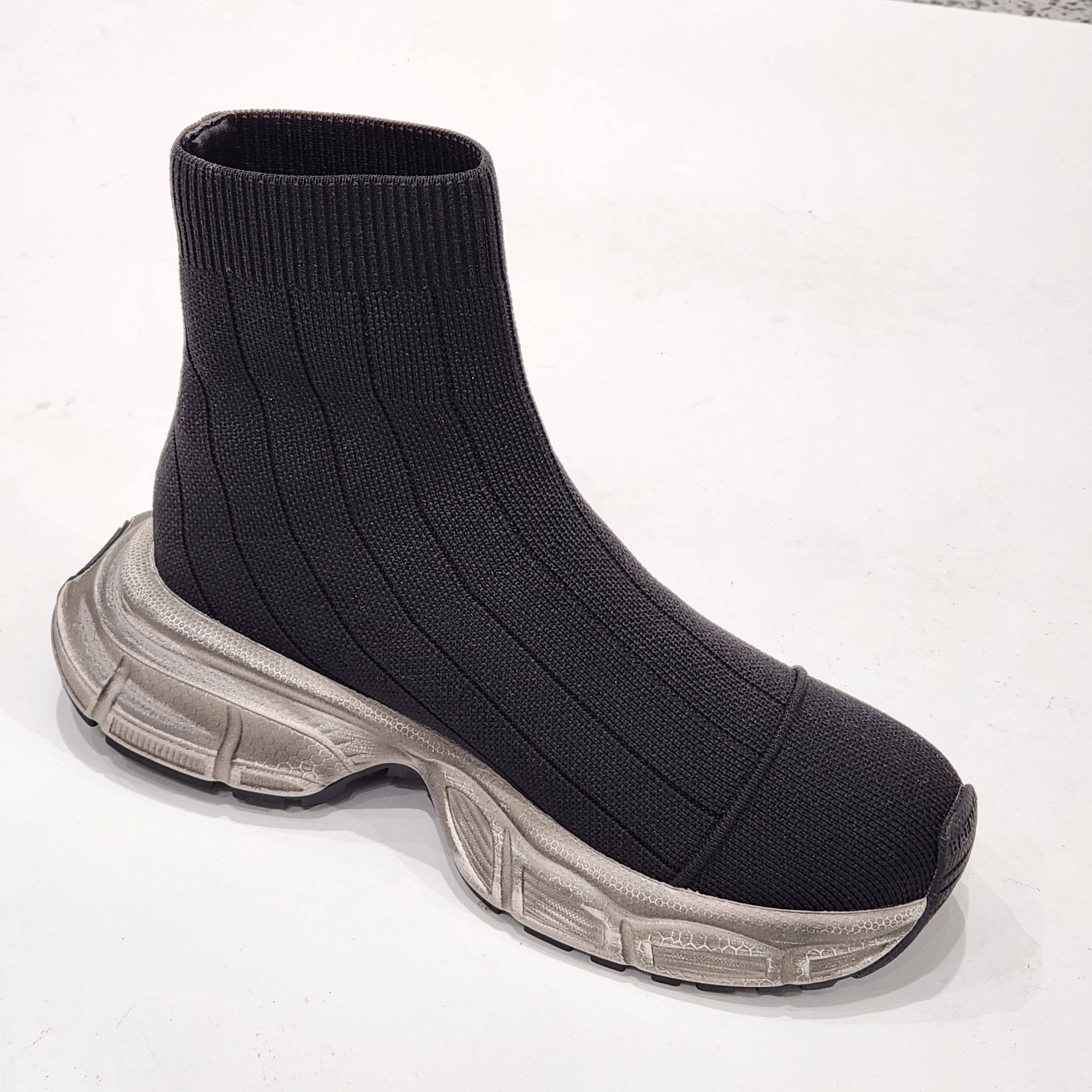 81111 locomotive boots Martin boots flying and breathable black single boots in spring, summer and autumn, can wear leather spikes and kill the Qing version