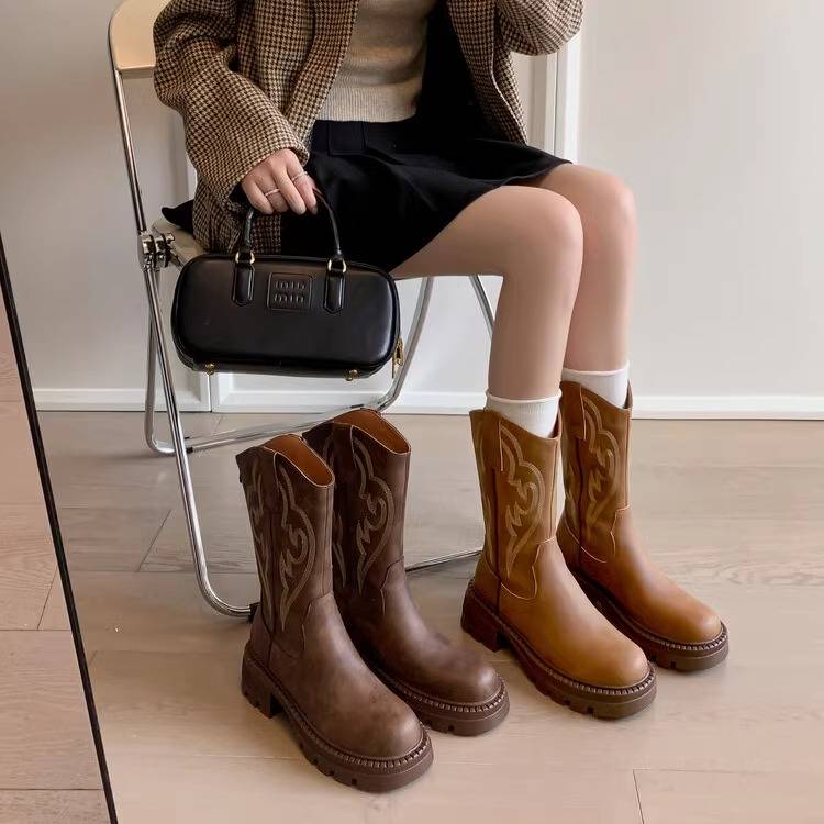 Retro embroidery V mouth Martin boots female summer black thick heel net red desert boots short boots in western denim boys in western denim women