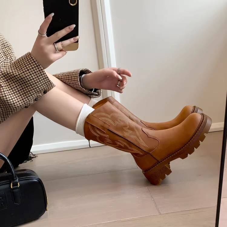Retro embroidery V mouth Martin boots female summer black thick heel net red desert boots short boots in western denim boys in western denim women