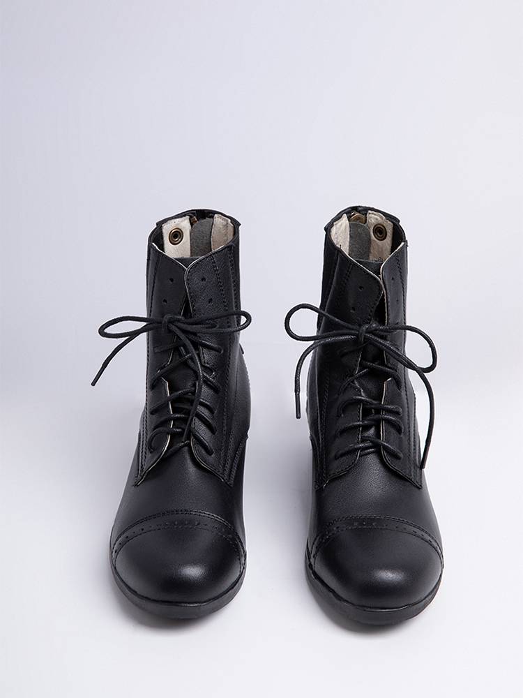 A new pair of horse boots with a shoe laced with a horse's head and a tweed with a horse's tweed and a horse's tweed