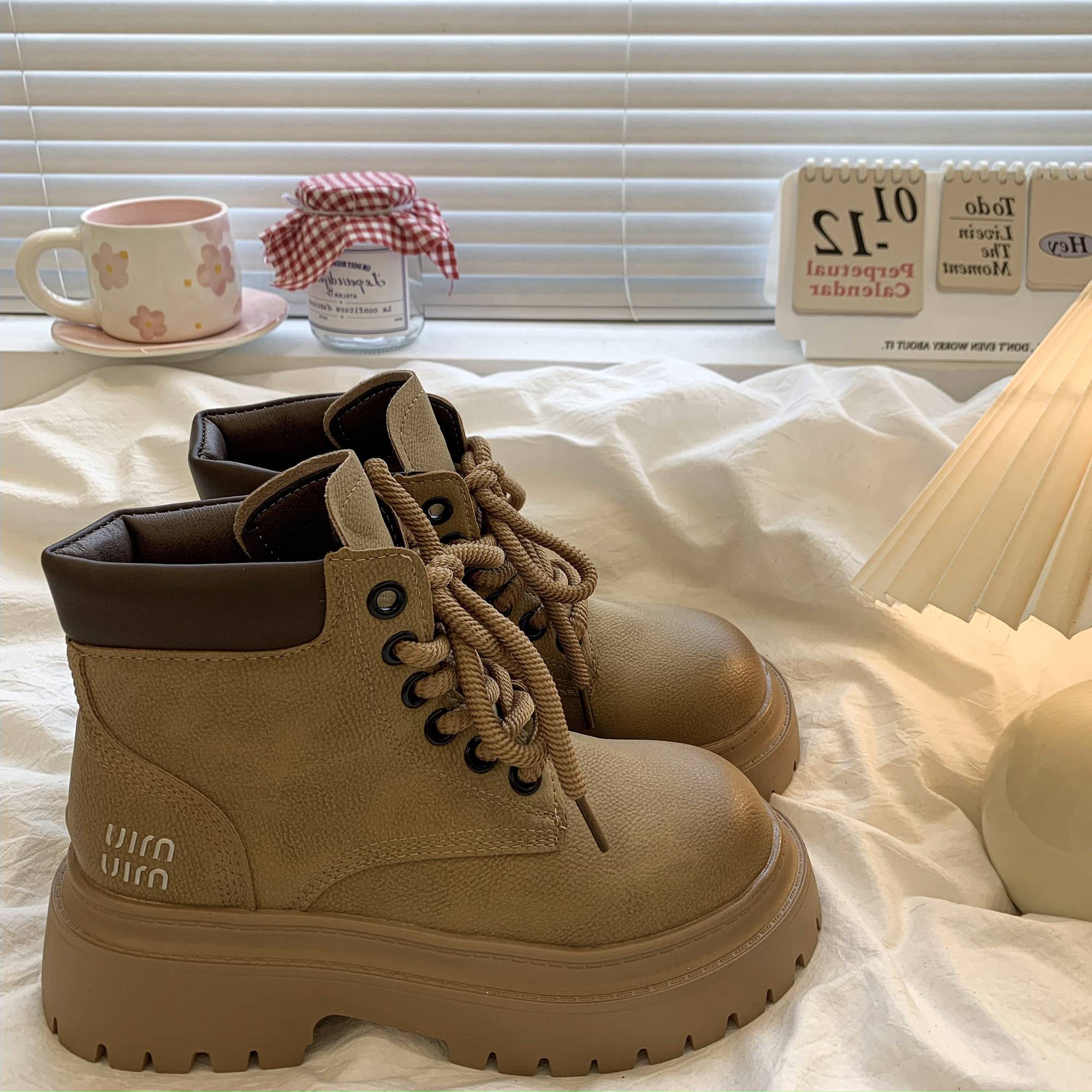 Retro leisure Martin Boots female 2024 summer new versatile short boots British style thick bottom anti -slip locomotive rhubarb