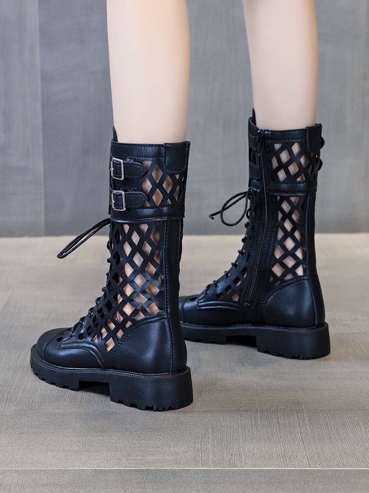 A new 2024 in the summer with a black British wind and cold boots