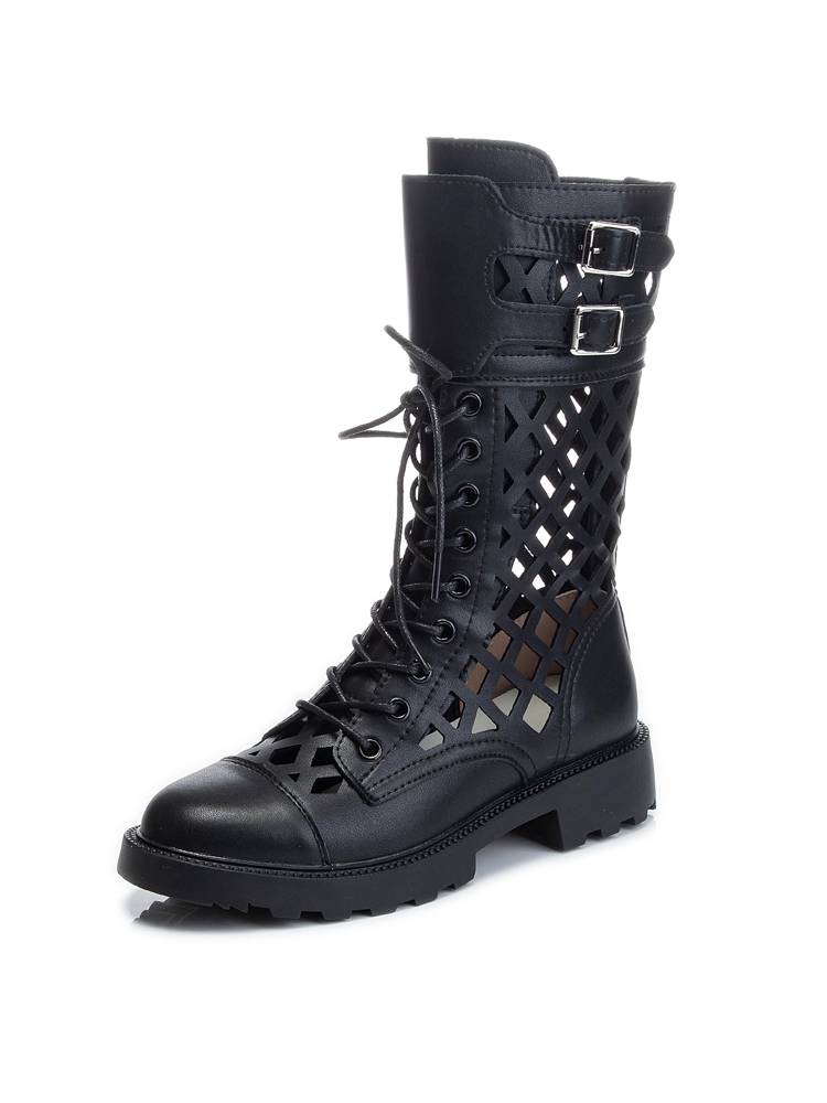 A new 2024 in the summer with a black British wind and cold boots