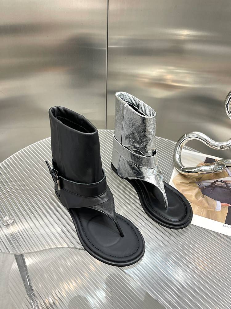 Holding toe cold boots female 2024 summer new leather flat bottom boots personality design sensor belt buckle European cargo Martin boots