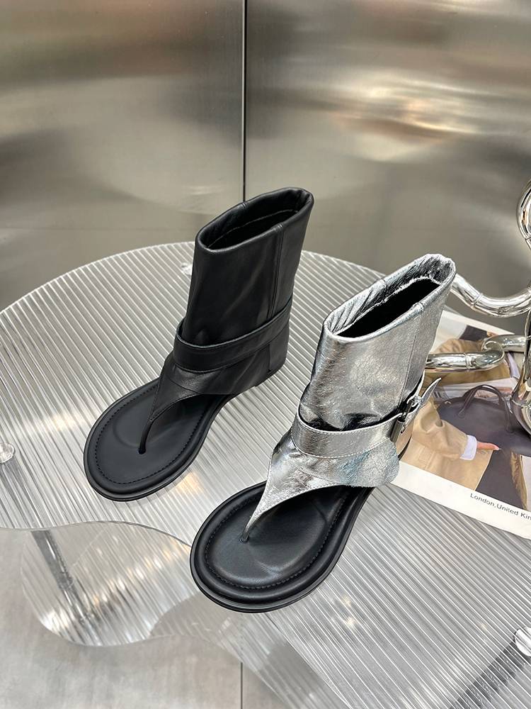 Holding toe cold boots female 2024 summer new leather flat bottom boots personality design sensor belt buckle European cargo Martin boots