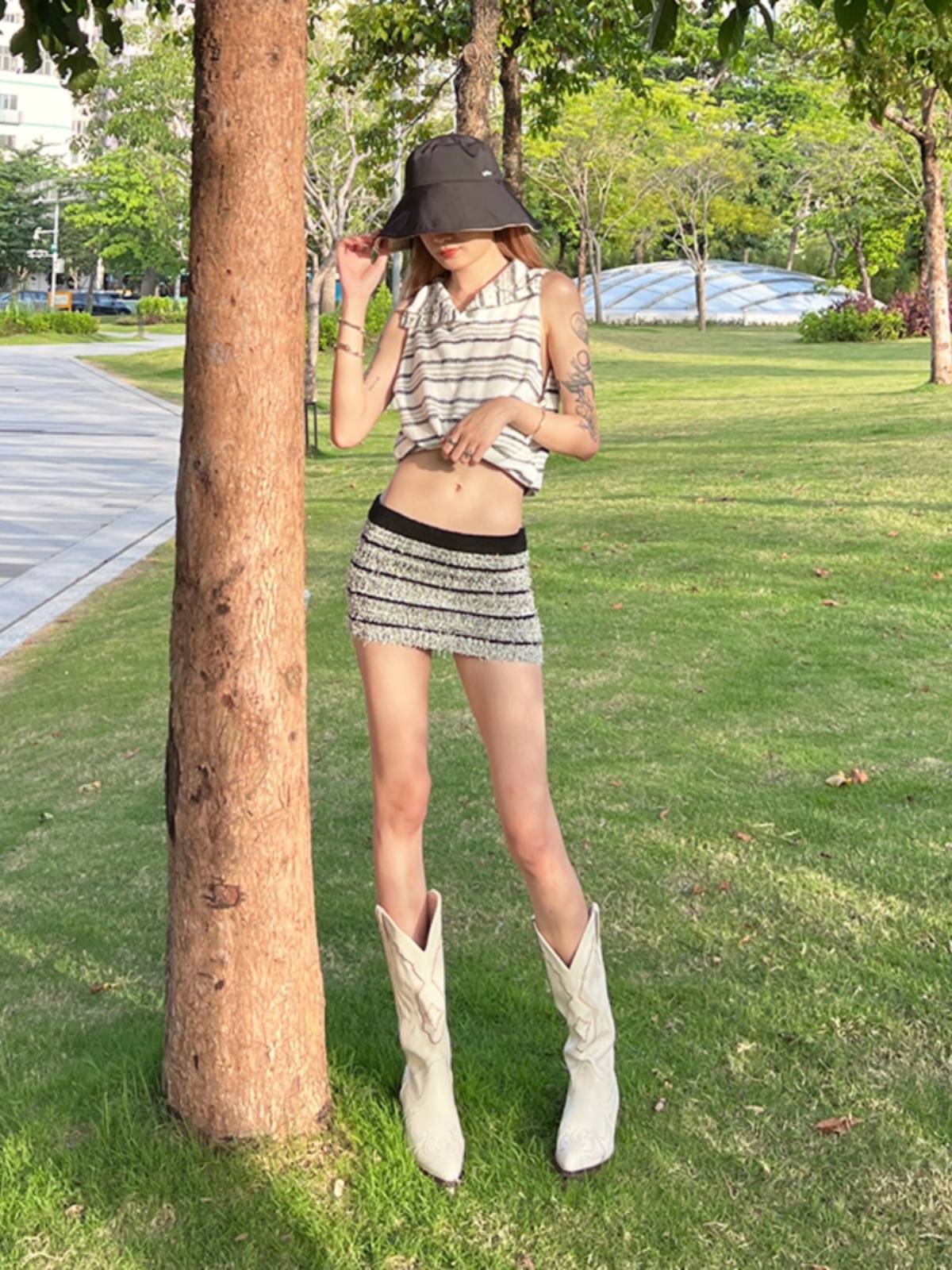 2024 new European and American V -port embroidery, but knee western denim boots female high -heeled retro white knight fashion boots