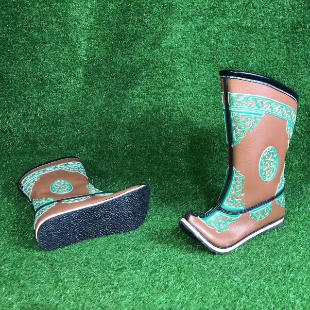 The hawk male and female traditional Mongol boots and troupe troupe troupe troupe with the hand-sewn boots