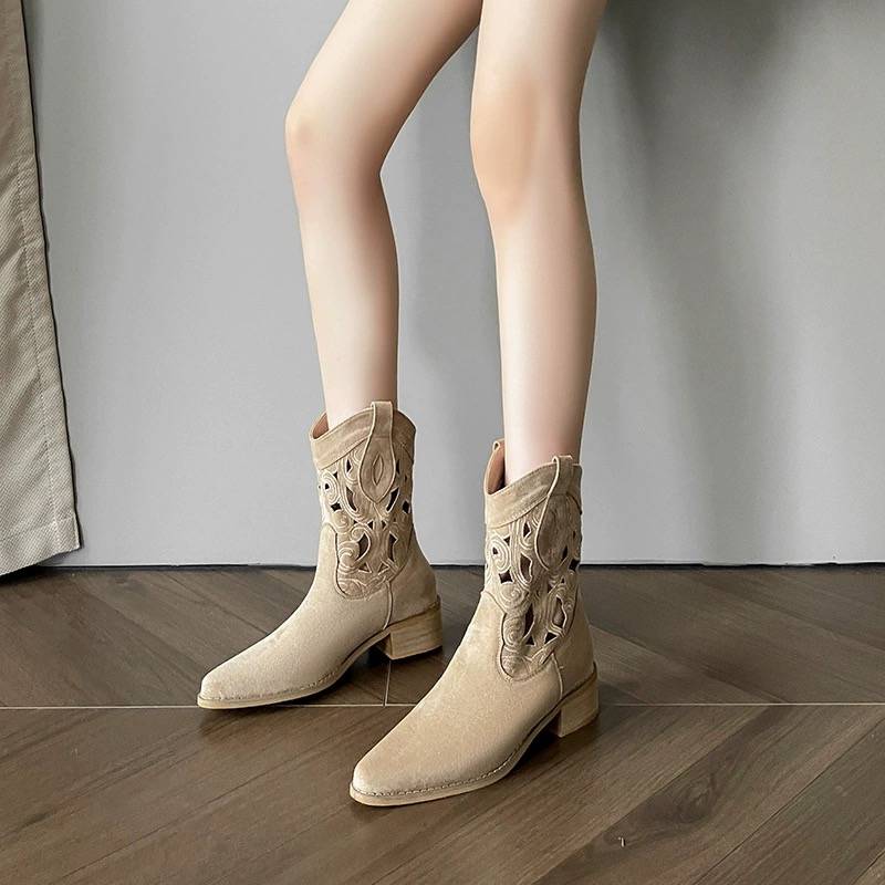 Hong Kong hot chick with white-headed western cowgirl boots, 2024 summer embroidered with long, retro-northwestern boots