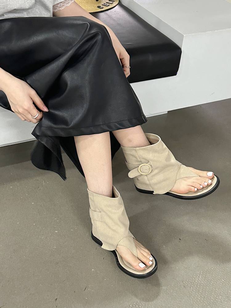 A new 2024 hot-ass cowboy boots and a pair of short-tip boots