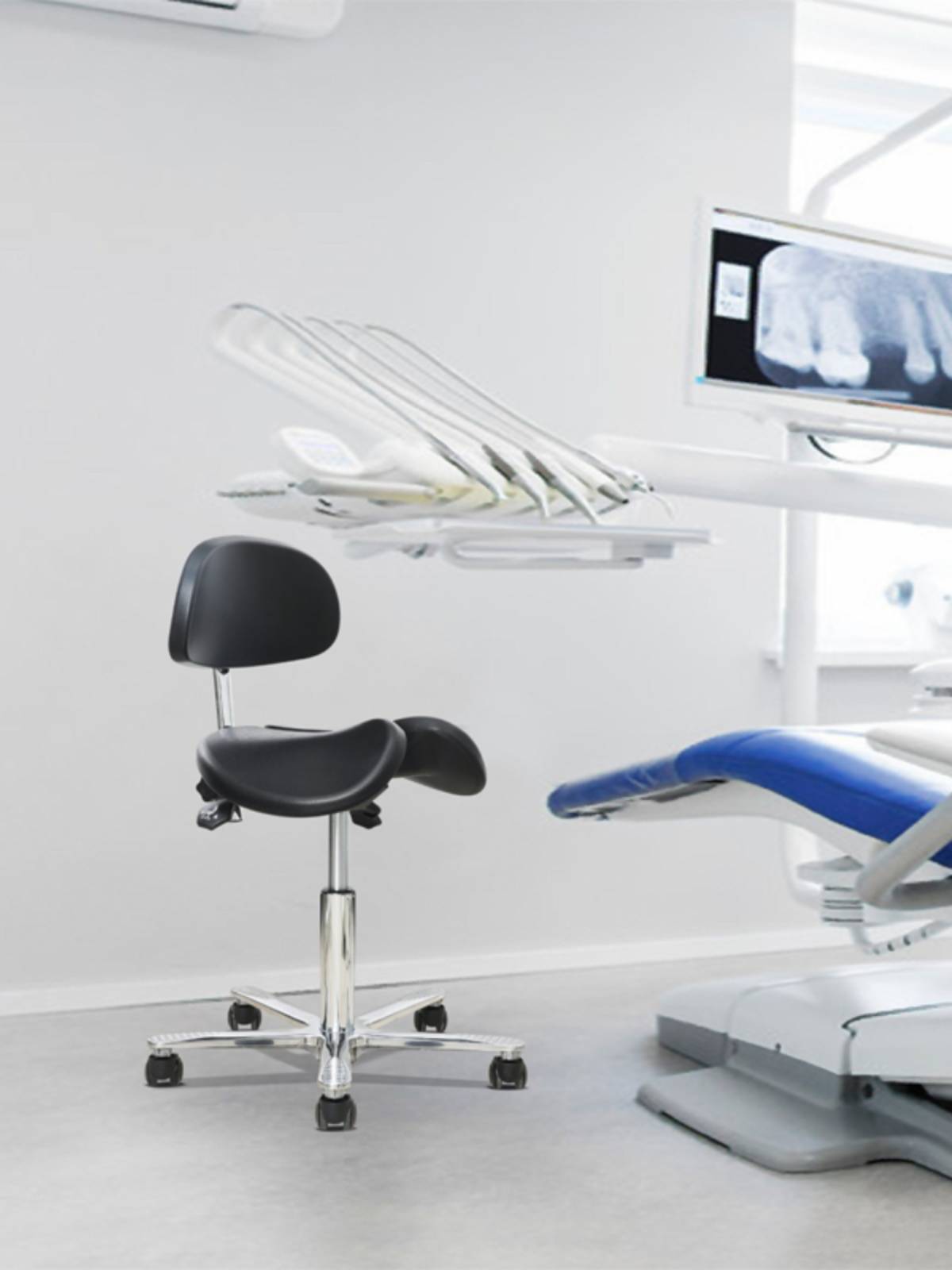 Ergonomic saddle chair dentist correction chair riding chair cosmetic bar experiment chair computer chair large stool